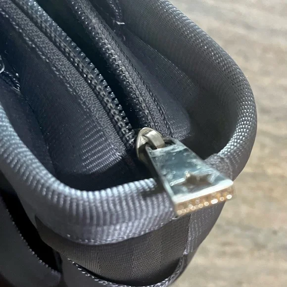 Harveys The Original Seatbelt Bag Silver Shoulder Bag - Picture 13 of 16